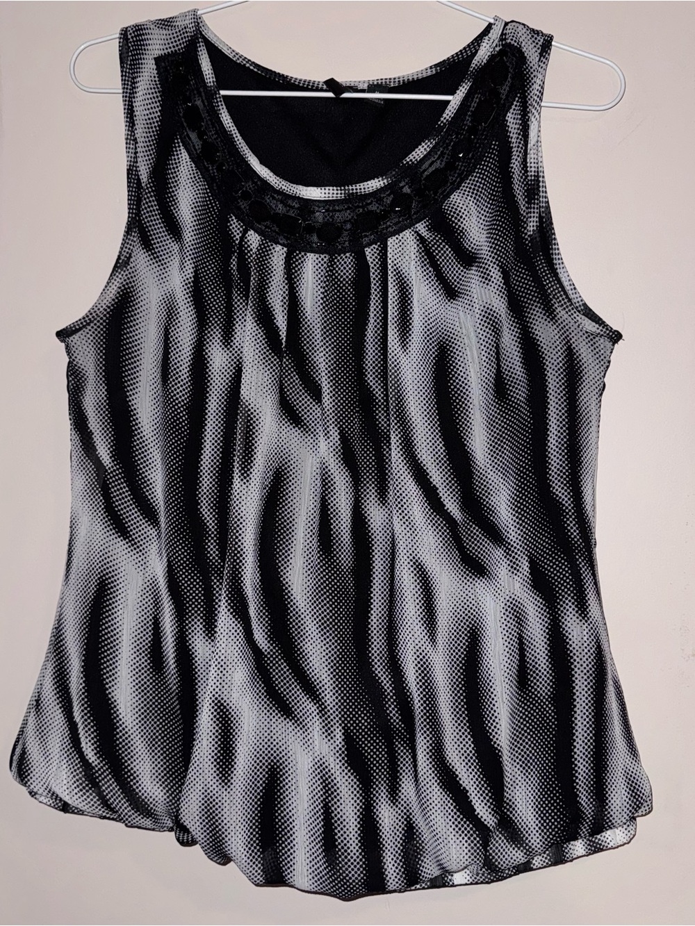 Sioni Black & White Sleeveless Scoop Neck Camisole